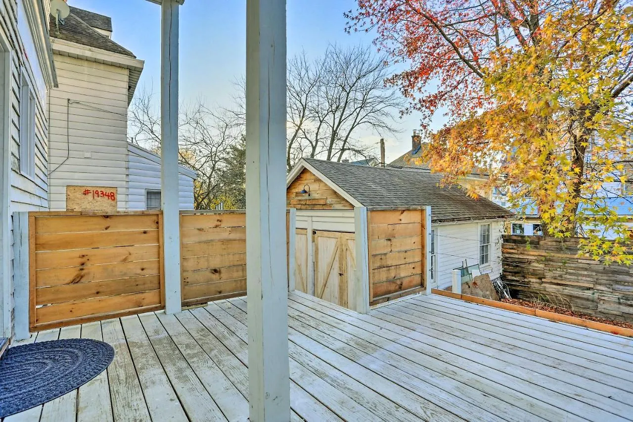 Stylish Newark Home With Deck Less Than 14 Mi To Nyc!