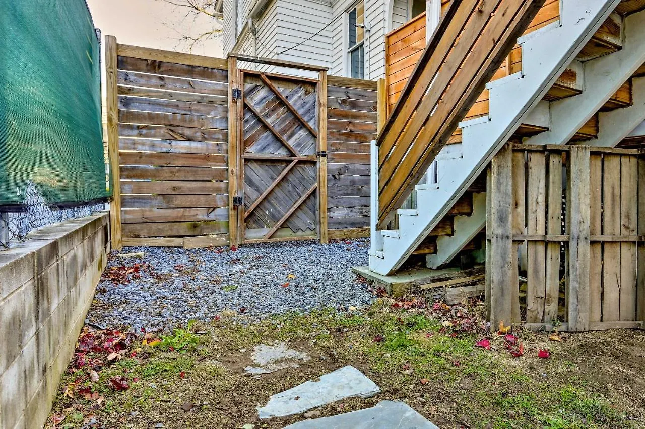 Stylish Newark Home With Deck Less Than 14 Mi To Nyc!
