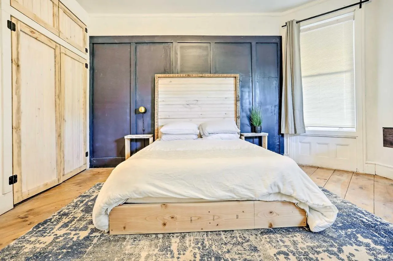 Stylish Newark Home With Deck Less Than 14 Mi To Nyc! 0*,  United States